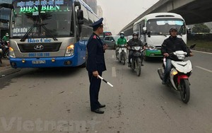 Sẽ xử lý xe ‘nhồi nhét’ khách, sân bay tăng thêm điểm đỗ máy bay