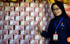 Công ty thưởng tết hơn 500 tỷ đồng tiền mặt, nhân viên mang bao tải đi đựng