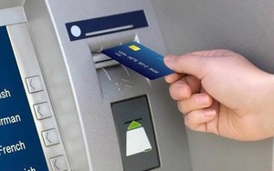 Tạm giữ ba người Trung Quốc dùng thẻ giả rút tiền tại các cây ATM