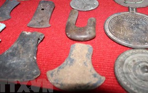 Tiếp nhận loạt cổ vật 2.000 năm tuổi từ cảnh sát Đức thu của một doanh nhân người Việt