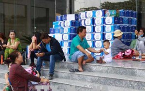 Sau vụ hỏa hoạn 13 người chết, cư dân liên tục rời chung cư Carina Plaza tìm nơi ở tạm