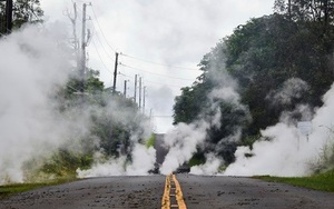 Cảnh báo núi lửa phun trào và động đất tiếp diễn ở Hawaii