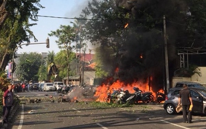 Thương vong trong vụ đánh bom liều chết liên hoàn ở Indonesia tăng lên hơn 50 người