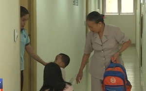 VIDEO: Chung cư Carina hoang tàn sau cháy, những người còn bám trụ sống ra sao?