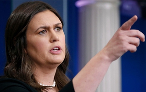 Thư ký báo chí của Nhà Trắng bị đuổi khỏi nhà hàng vì làm việc cho Tổng thống Trump