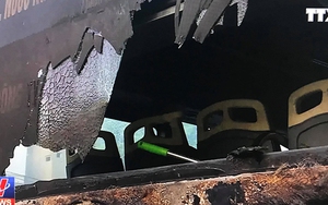 VIDEO: Xe buýt bất ngờ bốc cháy dữ dội trên đường phố Hà Nội