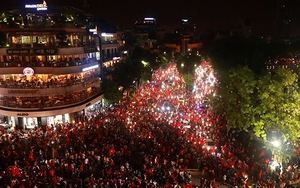 Hàng vạn người hâm mộ xuống đường ăn mừng chiến thắng lịch sử ASIAD 2018