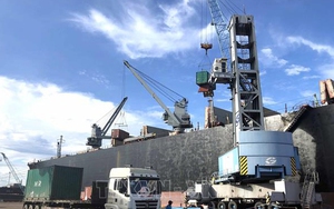 Hai công nhân chết ngạt trong hầm tàu ở cảng Quy Nhơn