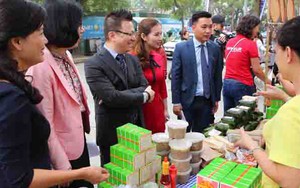 Độc đáo 'phiên chợ' gây Quỹ nghĩa tình đoàn viên