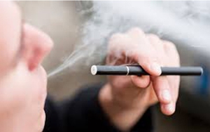 Mỹ: Thiết bị thuốc lá điện tử bốc cháy trên máy bay