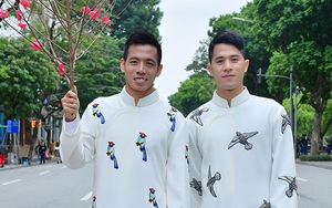 Đình Trọng, Văn Quyết xúng xính áo dài của NTK Đức Hùng trên phố đi bộ Hồ Gươm