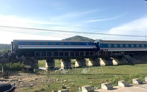 Khẩn trương điều tra nguyên nhân tàu SE1 bị trật bánh tại Bình Thuận