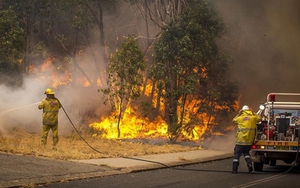 Hàng nghìn lính cứu hỏa khống chế đám cháy lớn do nắng nóng kỷ lục tại Australia