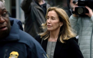 Bê bối 'chạy trường' tại Mỹ: Nữ diễn viên 'Các bà nội trợ kiểu Mỹ' Felicity Huffman nhận tội