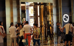 Dân Trung Quốc tiêu thụ hơn 30% hàng xa xỉ toàn cầu