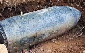 Hủy nổ quả bom nặng gần 250kg phát hiện dưới lòng suối ở Điện Biên