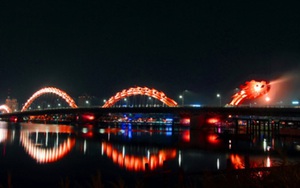 Cầu Rồng chuyển màu cam hưởng ứng chiến dịnh chống bạo lực với phụ nữ và trẻ em