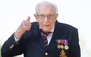 Nước Anh tiễn biệt cụ ông 100 tuổi gây quỹ 33 triệu bảng chống Covid-19