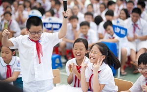 Học sinh Hà Nội nghỉ hè sớm, chờ đến trường mới kiểm tra học kỳ