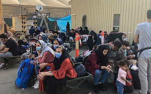 Taliban hối thúc người dân rời khỏi sân bay ở Kabul