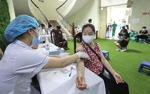 Thủ tướng chỉ đạo 10 tỉnh, thành hỗ trợ Hà Nội xét nghiệm thần tốc, phân loại F0, và tiêm phòng Covid-19