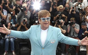 Danh ca Elton John hoãn chuyến lưu diễn châu Âu và Mỹ