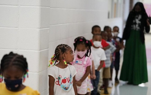 Trẻ em mắc Covid-19 chỉ cần điều trị hỗ trợ tại nhà