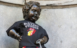 'Cậu bé tè' Manneken-Pis - biểu tượng của thủ đô Brussels mặc trang phục của ban nhạc Rolling Stones