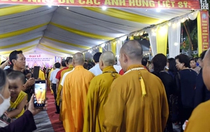 Lễ cầu siêu tri ân các anh hùng liệt sỹ tại Nghĩa trang Liệt sỹ Quốc gia Vị Xuyên