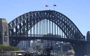 Australia: Lá cờ Thổ dân sẽ được treo vĩnh viễn trên Cầu Cảng Sydney