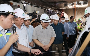Thủ tướng Phạm Minh Chính kiểm tra tiến độ Dự án tuyến đường sắt đô thị đoạn Nhổn - Ga Hà Nội