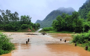 Quảng Bình: Mưa lớn gây ngập lụt, chia cắt nhiều tuyến đường, hàng trăm hộ dân bị ngập