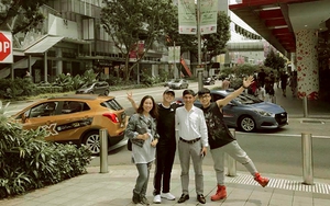 Sơn Tùng M-TP ấm áp bên gia đình và cậu em 'soái ca' trong chuyến du lịch Singapore