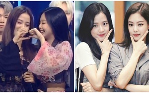 Jisoo và Jennie Blackpink có màn 'lệch pha' hài hước ngay trên sóng truyền hình