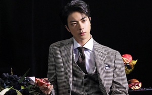 Không kém cạnh V BTS, 'Moon' của Jin cũng đạt mốc lịch sử với hạng 1 iTunes của 100 quốc gia