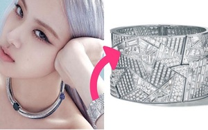 Tưởng làm mẫu 'sương sương', Rosé Blackpink mang cả vòng cổ tiền tỷ lên bìa tạp chí