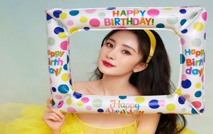 Địch Lệ Nhiệt Ba cùng dán sao đình đám chúc mừng sinh nhật Dương Mịch