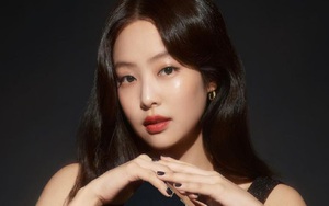 Jennie Blackpink gây choáng với gu thời trang táo bạo