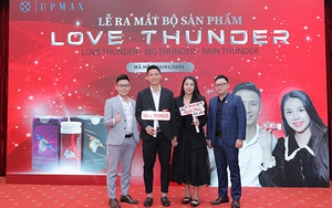 Trung vệ Bùi Tiến Dũng cùng vợ lần đầu xuất hiện sau lễ cưới