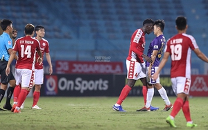 Những pha va chạm toé lửa ở trận Hà Nội-TP.HCM