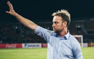 Thầy của Bùi Tiến Dũng tới Việt Nam, nhận lương bằng Kiatisuk