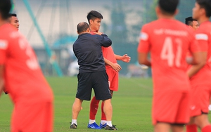 Sao trẻ Viettel bị ‘nắn gân’ ngày đầu tập luyện cùng U22 Việt Nam