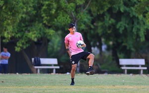 Văn Hậu hát quốc ca đón giao thừa trên đất Hà Lan