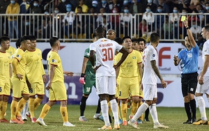 HLV Kiatisak thừa nhận HAGL thắng may SLNA