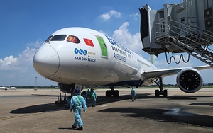 Tuyển Việt Nam về nước trên máy bay Bamboo Airways