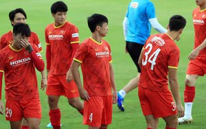 Bùi Tiến Dũng ở nhà, hàng thủ tuyển Việt Nam khủng hoảng trước ngày đi Saudi Arabia