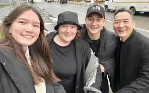 Mẹ Văn Lâm đứng giữa tuyết lạnh tiễn con trai ngày đầu năm mới