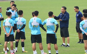 HLV Hoàng Văn Phúc bất ngờ khi được dẫn dắt CLB Hà Nội