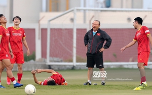 Văn Toàn, Văn Thanh cười lăn lộn vì thầy Park thua… ‘đá ma’