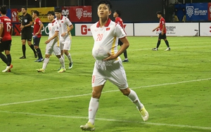 Phan Văn Đức gọi tên vợ sau bàn thắng giải hạn ở tuyển Việt Nam